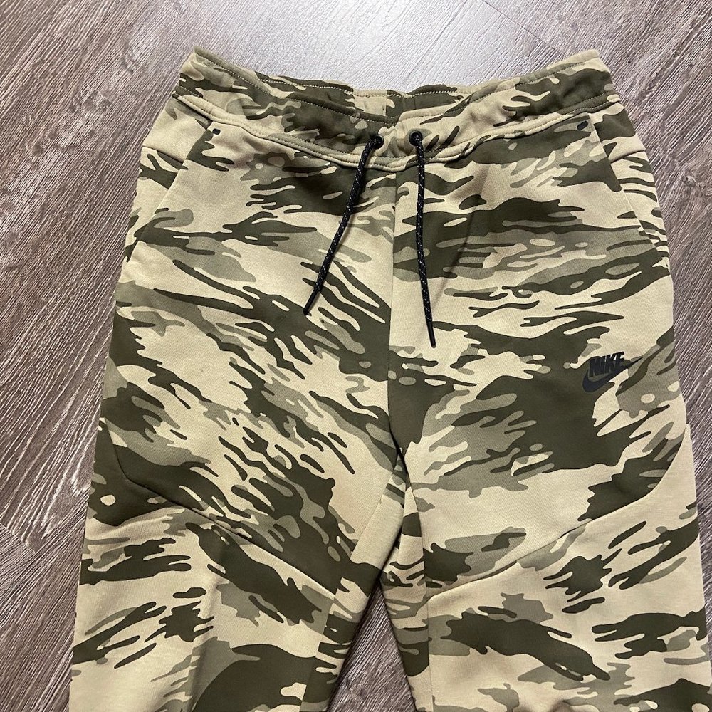 New Nike Sportswear Tech Fleece Printed Camo Joggers Pants Mens CU4497-342 NEW - Picture 8 of 11
